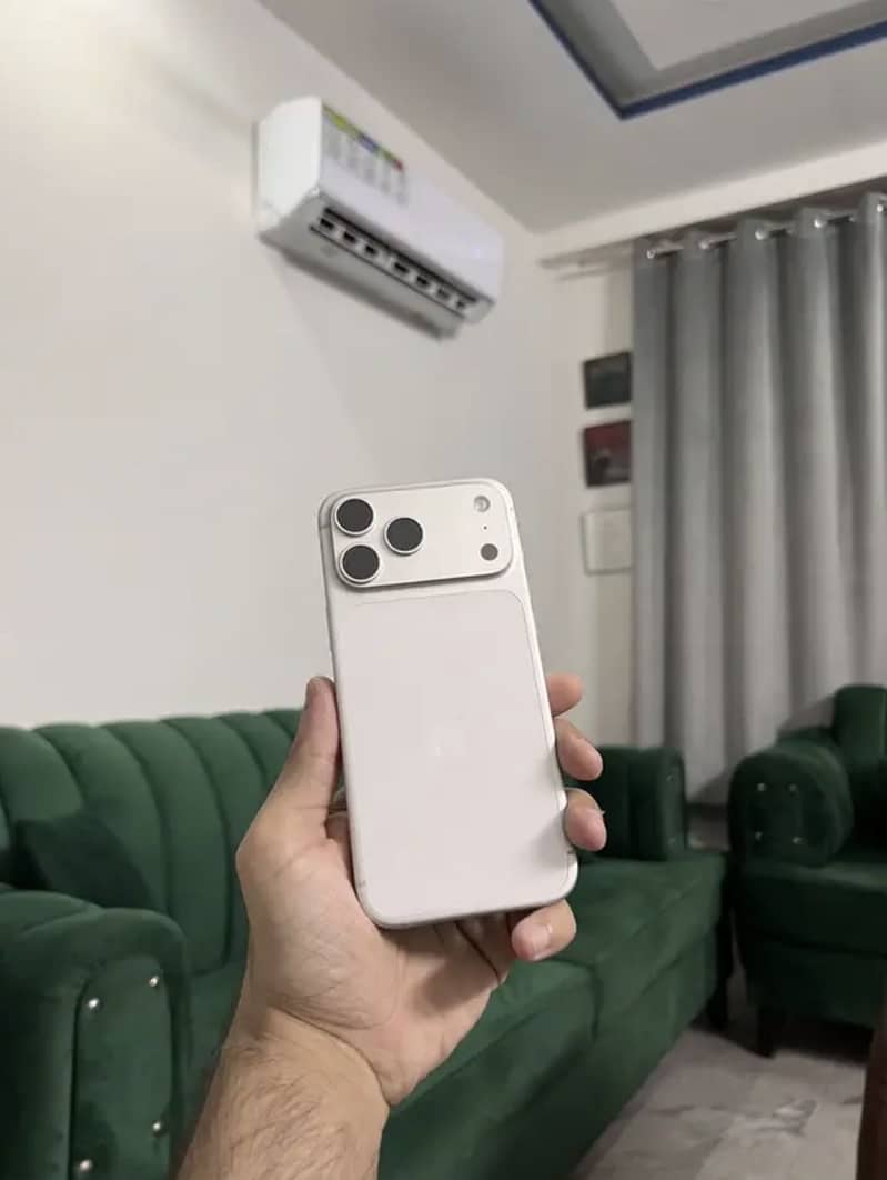 Apple iPhone 17 Pro Max 1