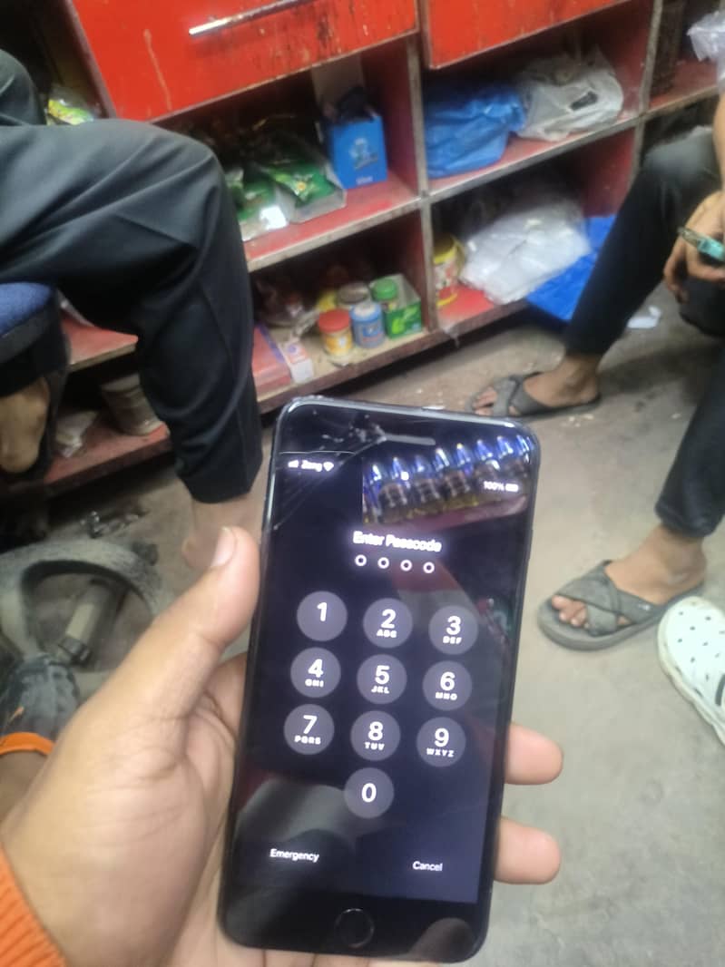 Apple iPhone 7 Plus 1
