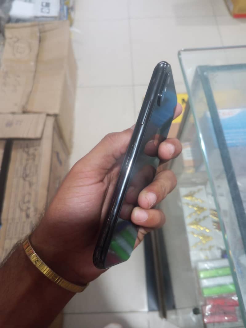 Apple iPhone X 3