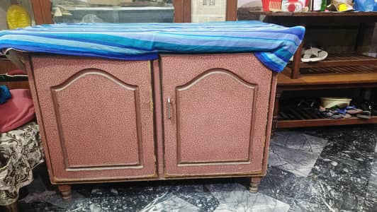 Iron stand good condition size 4 feet by 2.5 feet   ‎