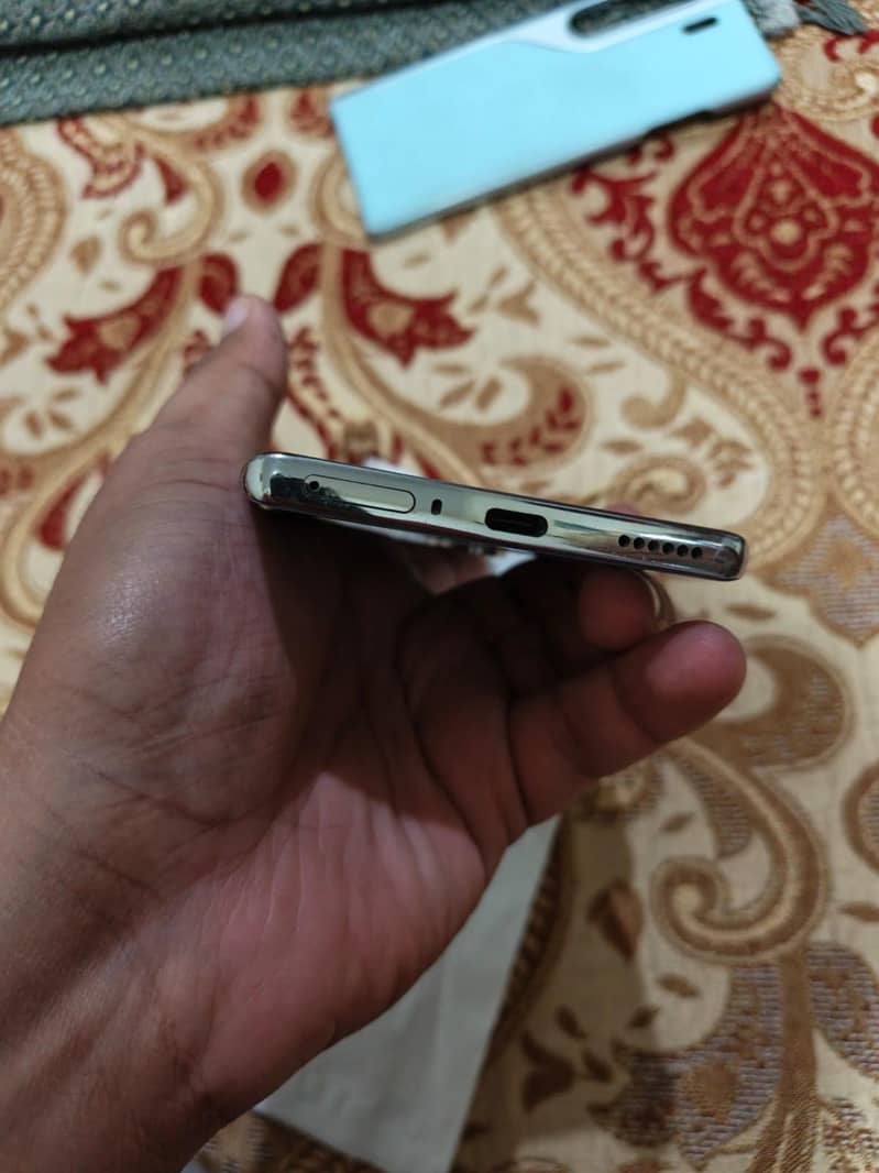 Tecno CAMON 40 Pro 0