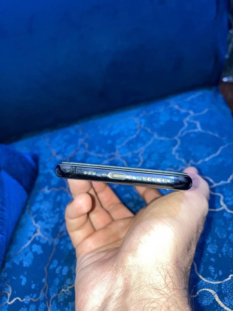 Apple iPhone XS 5
