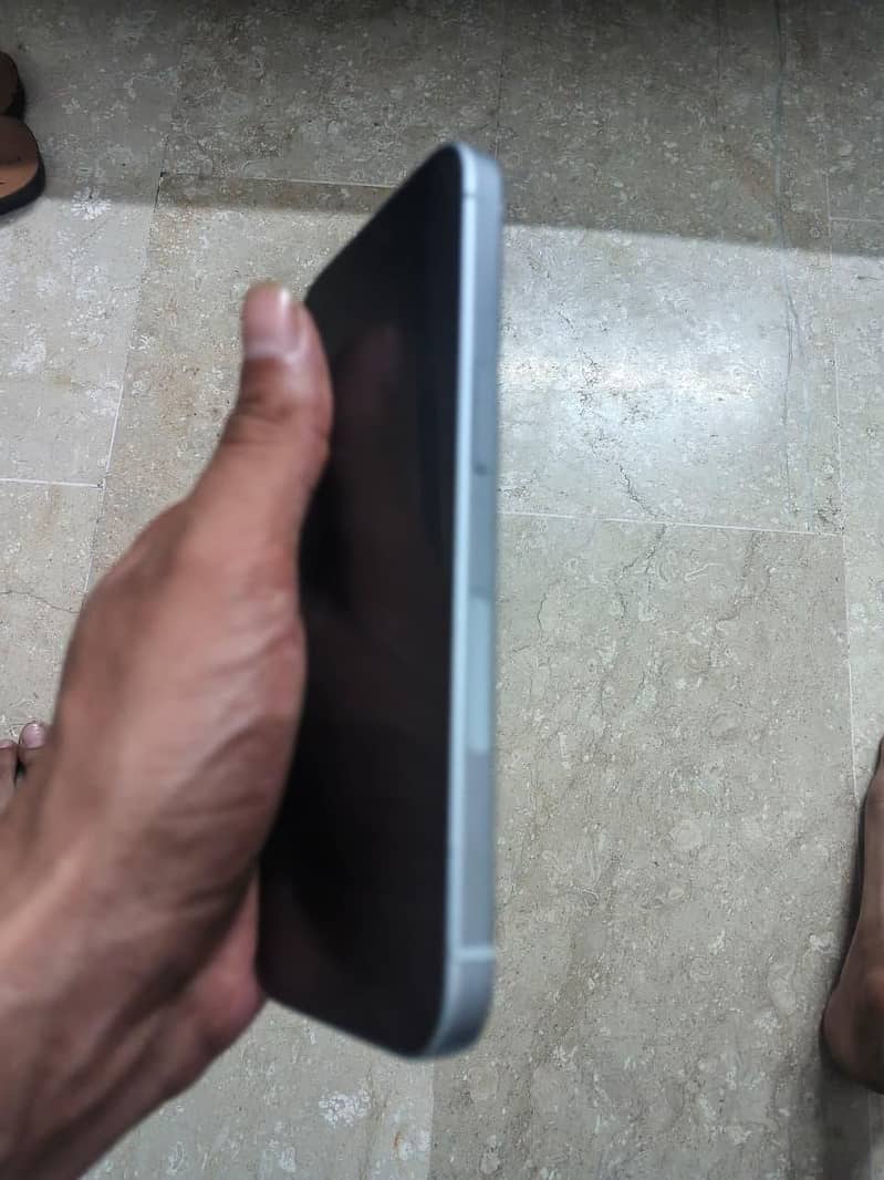 Apple iPhone 15 4