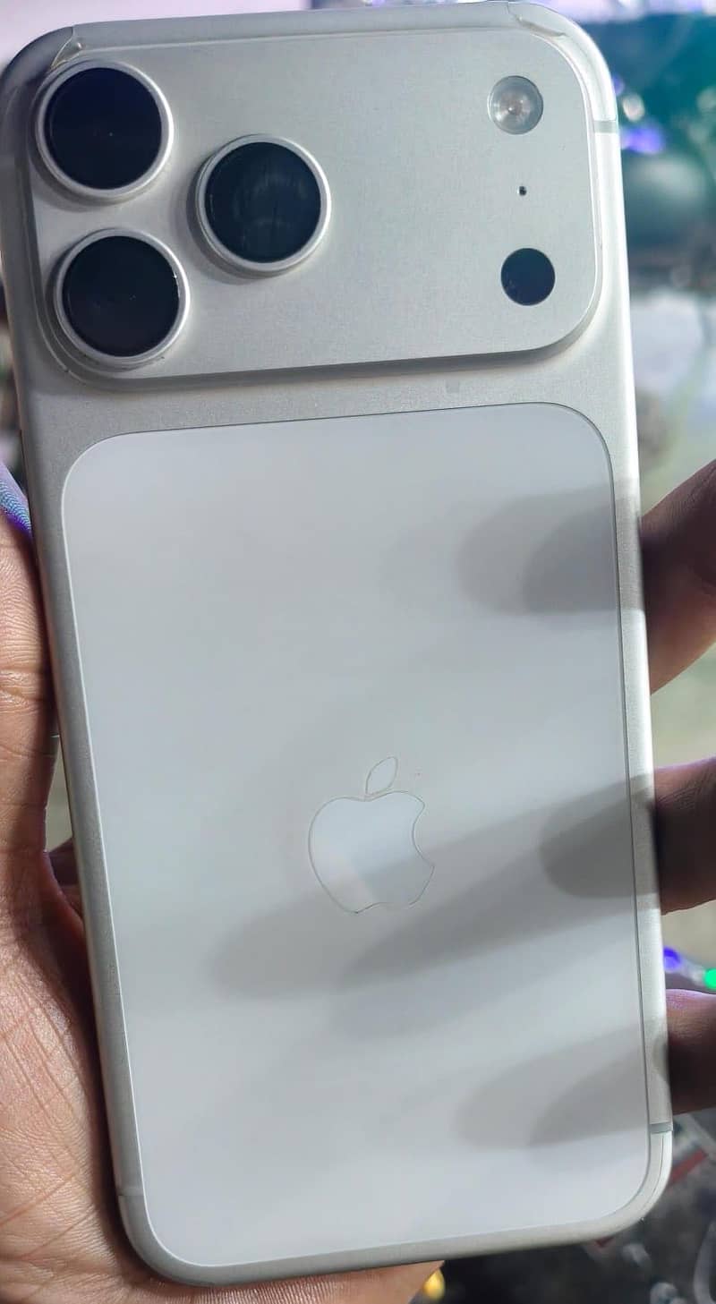 Apple iPhone 17 Pro Max 0