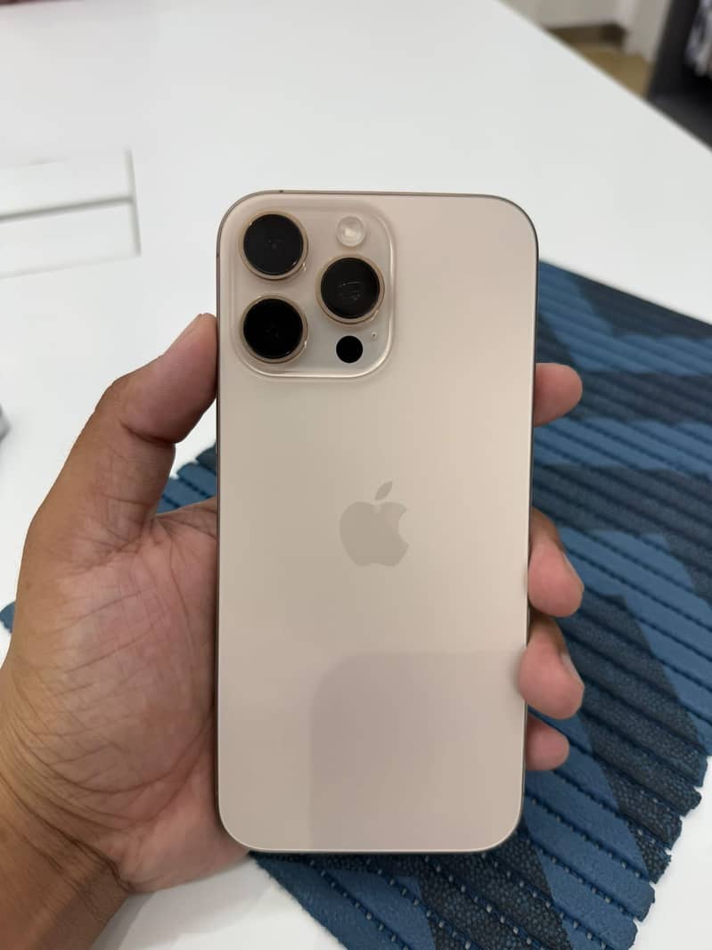 Apple iPhone 16 Pro Max 0