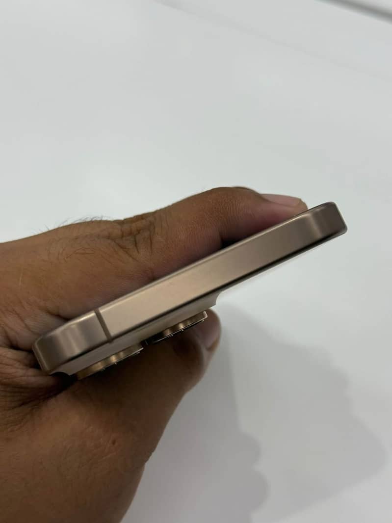 Apple iPhone 16 Pro Max 1