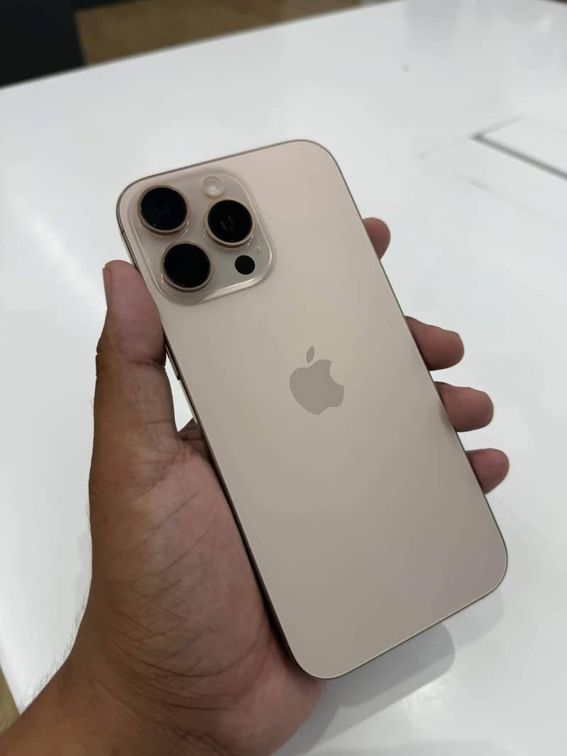 Apple iPhone 16 Pro Max 4