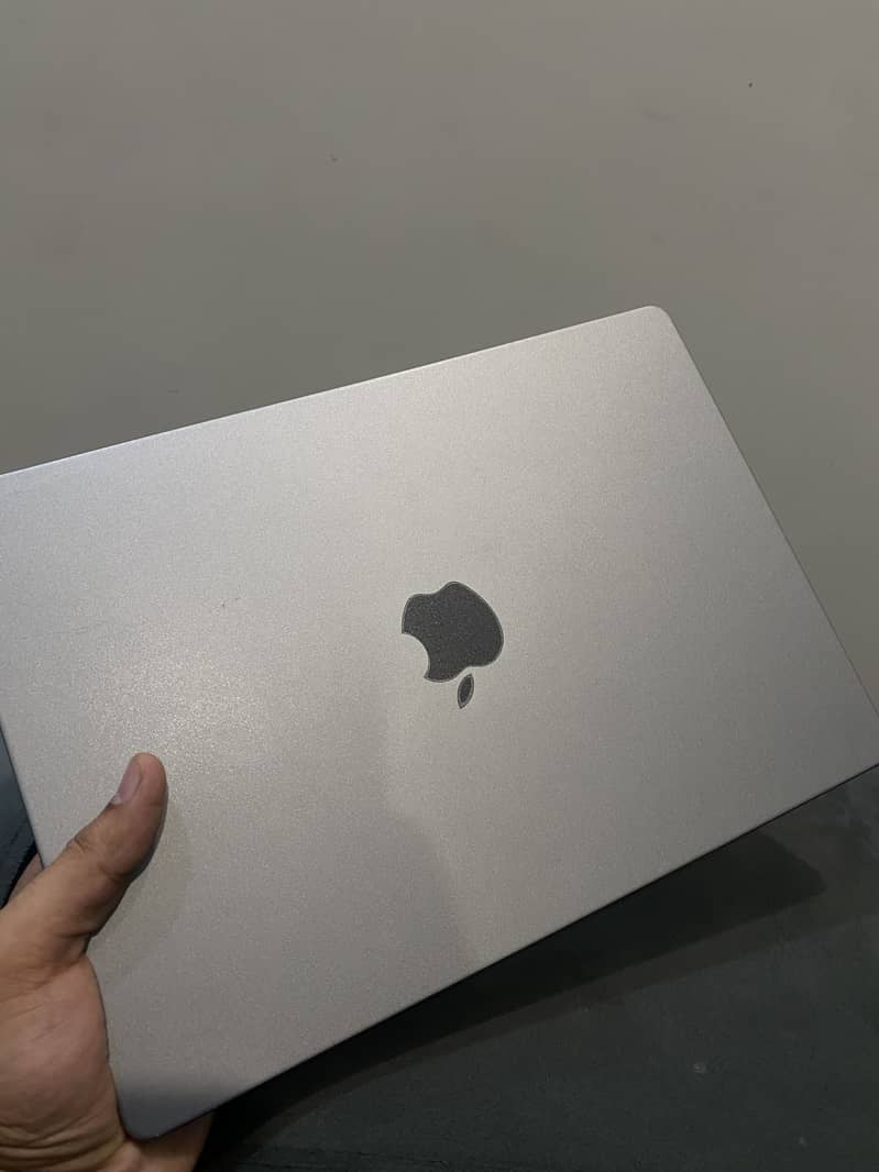 Apple Macbook M3 Pro 8