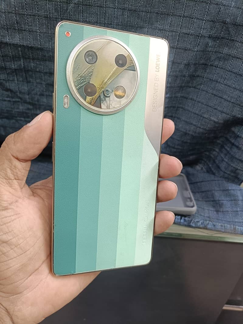 Tecno CAMON 30 0