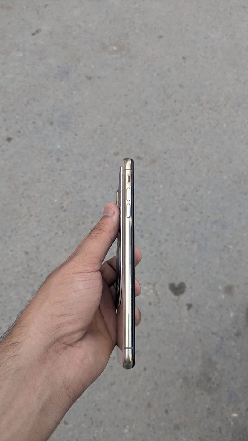 Apple iPhone XS Max 15