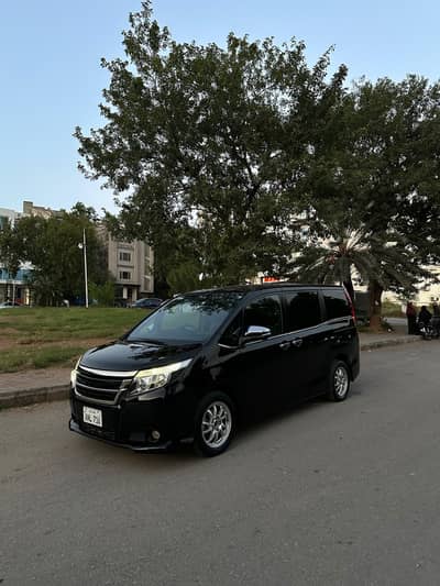 Toyota Esquire 2016