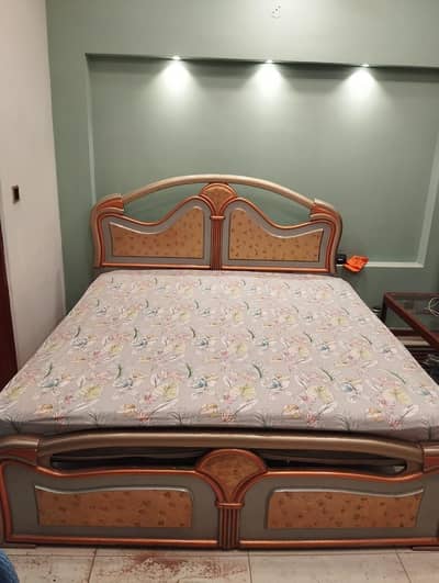 GOOD QUALITY KING SIZE BED and mattress