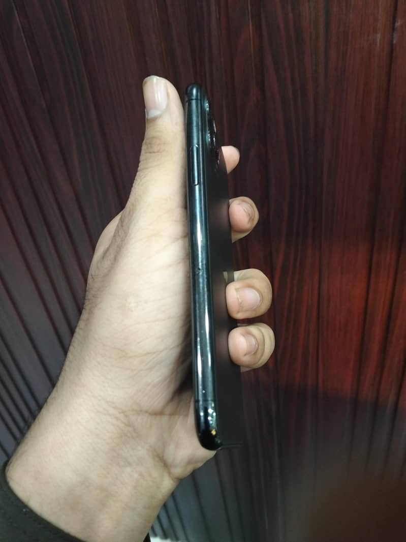 Apple iPhone 11 Pro 1