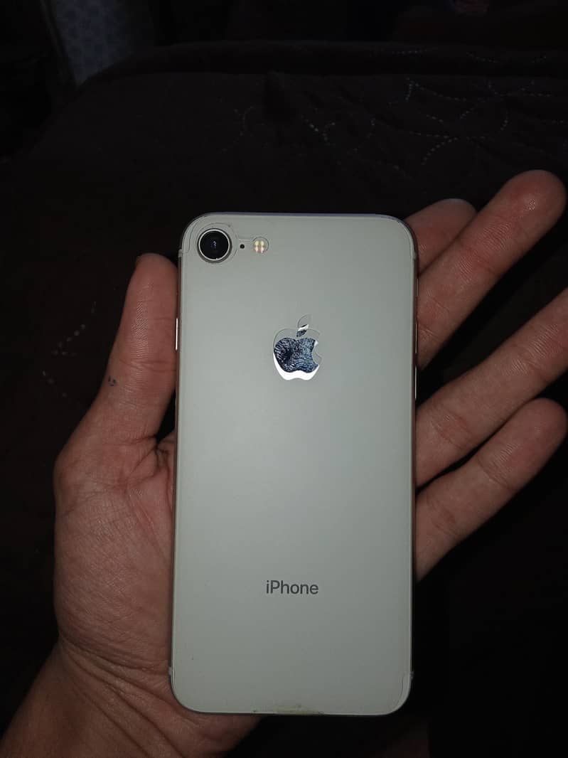 Apple iPhone 8 1
