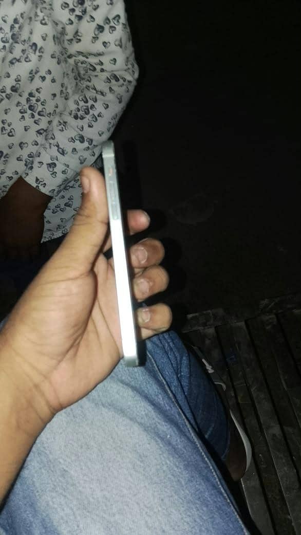 Apple iPhone 12 3