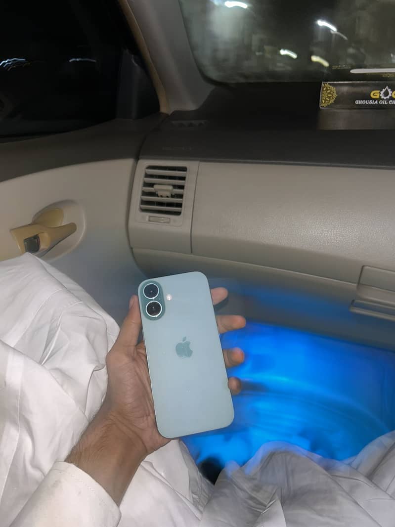 Apple iPhone 16 0