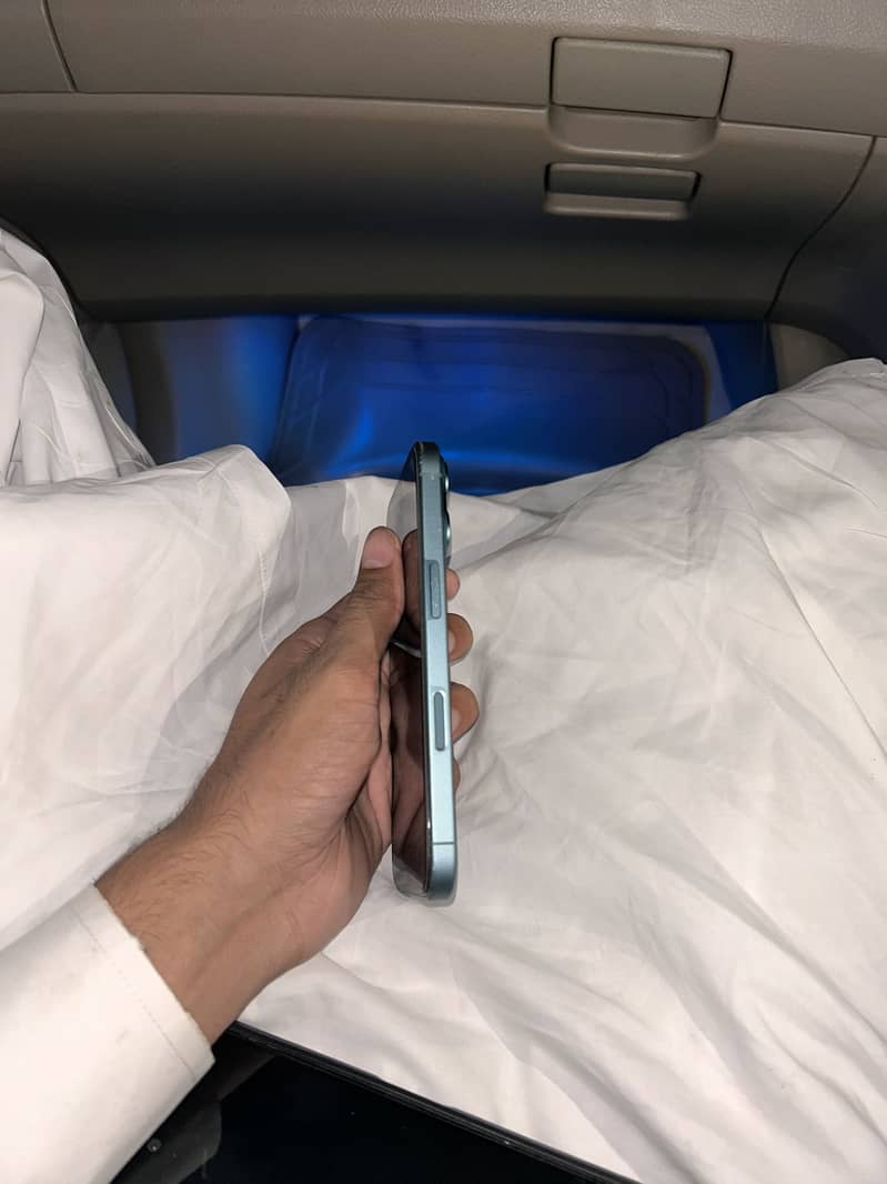 Apple iPhone 16 1