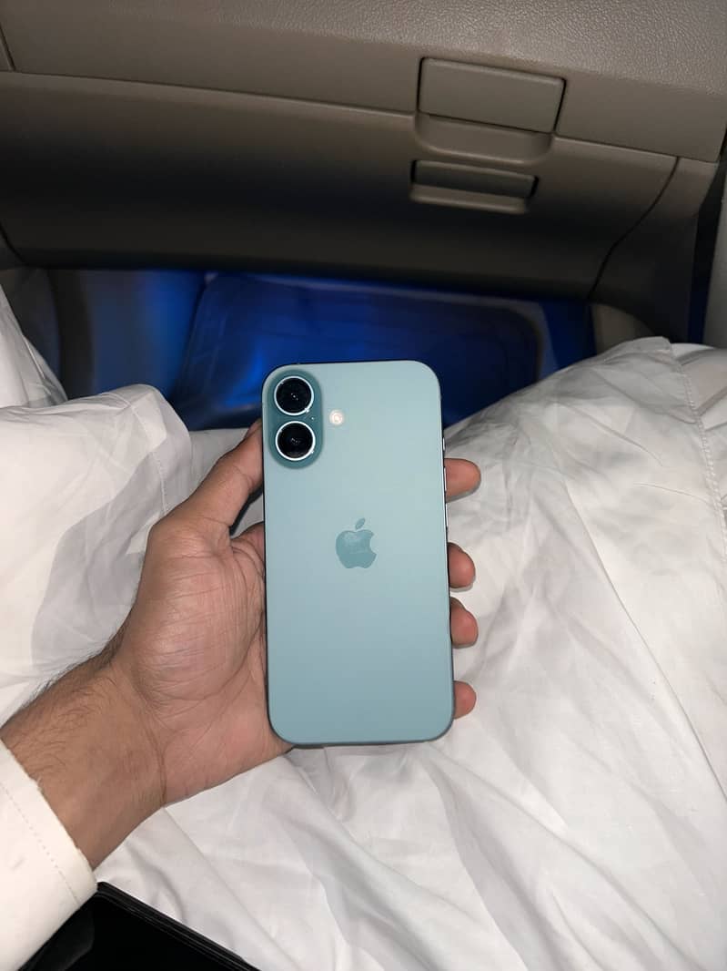 Apple iPhone 16 4