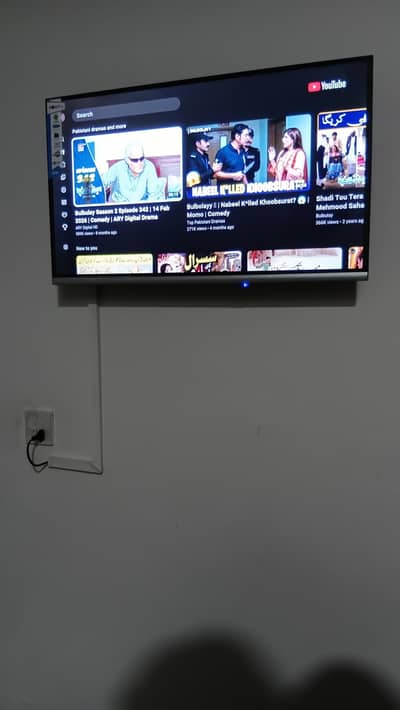 Smart tv 32 invhes just 1 month used