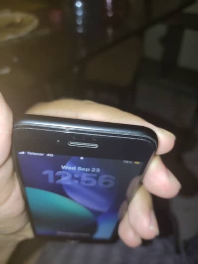 Apple iPhone SE