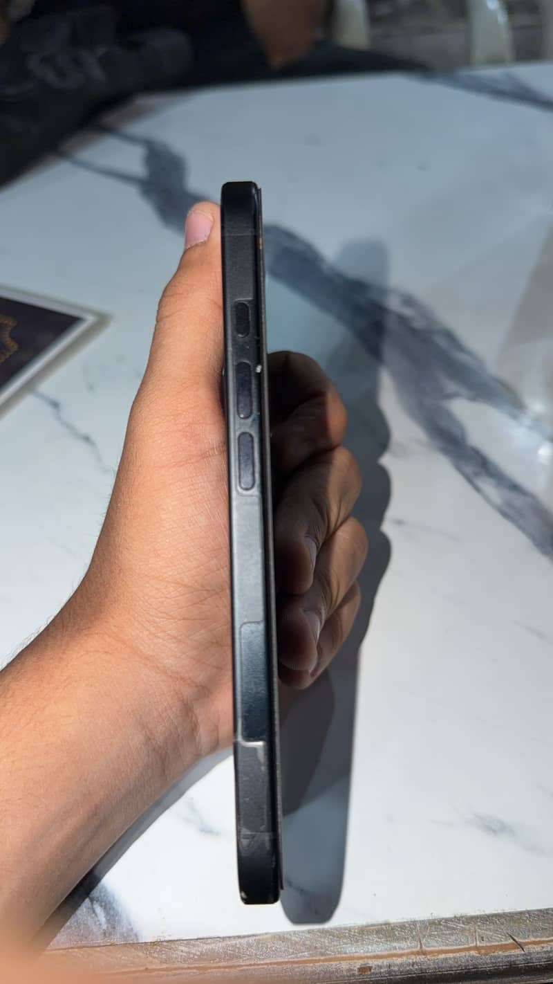 Apple iPhone 16 0