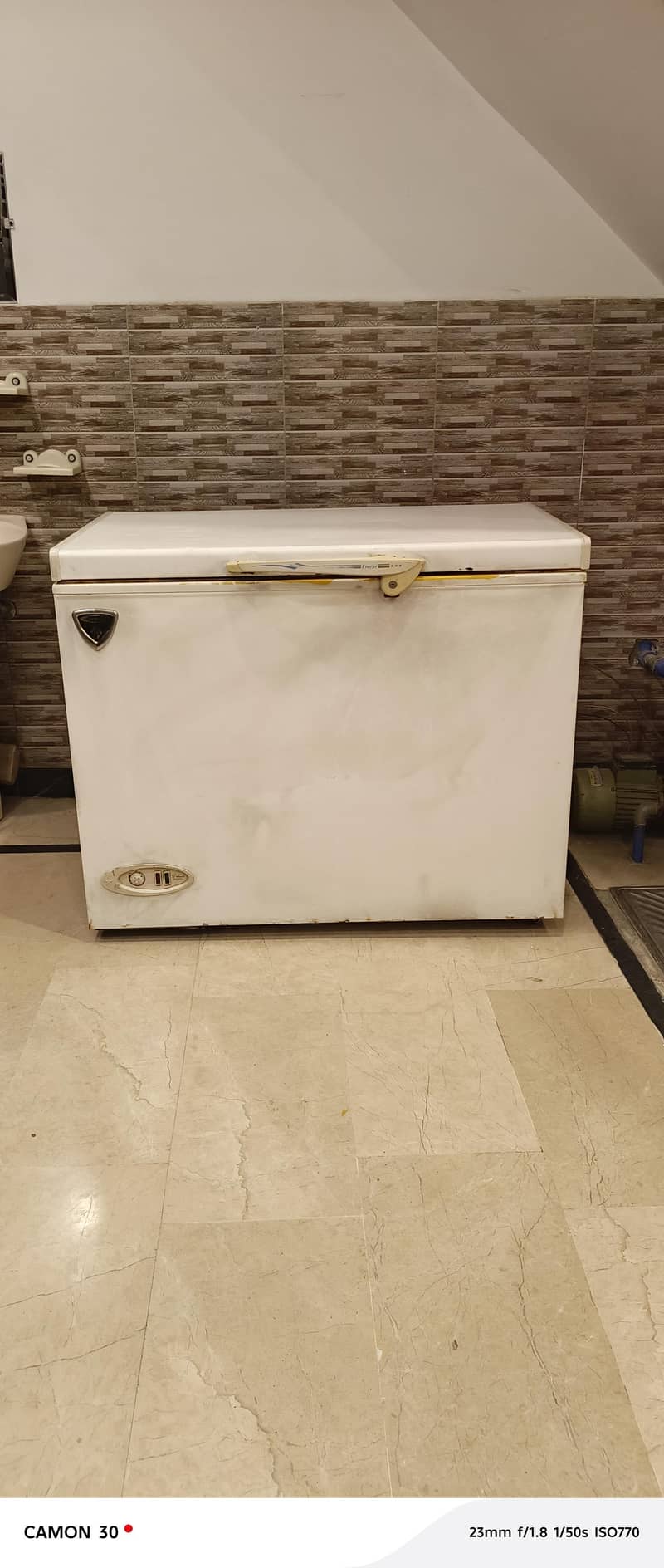 waves deep freezer - Used condition 1