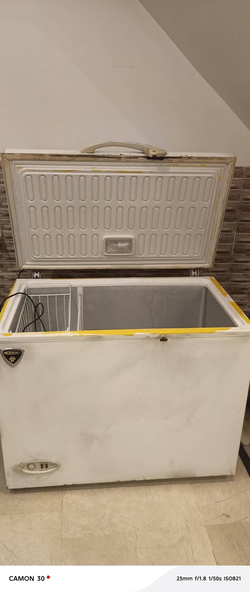 waves deep freezer - Used condition 4