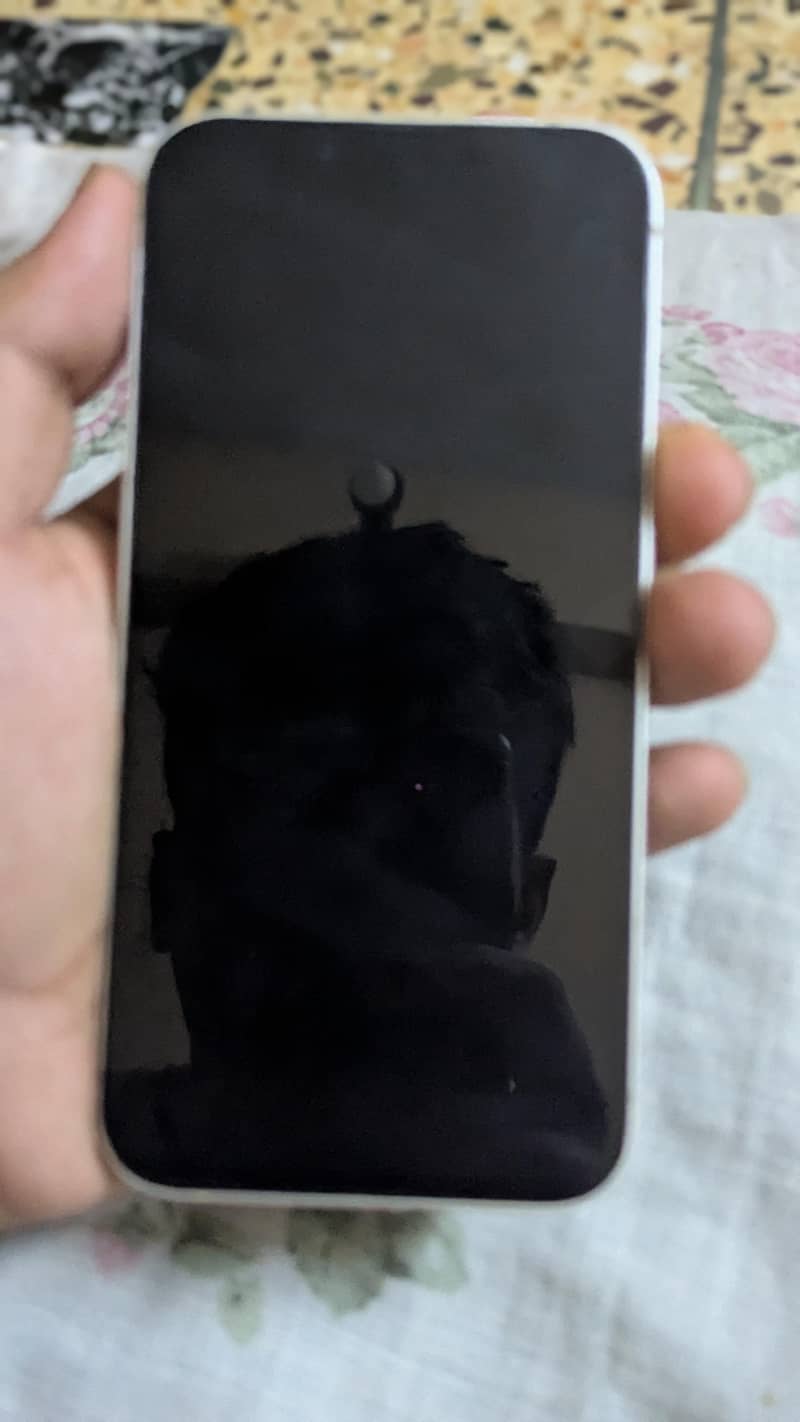 Apple iPhone 13 8