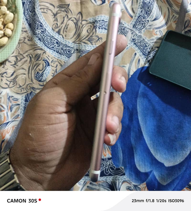 Apple iPhone 7 1