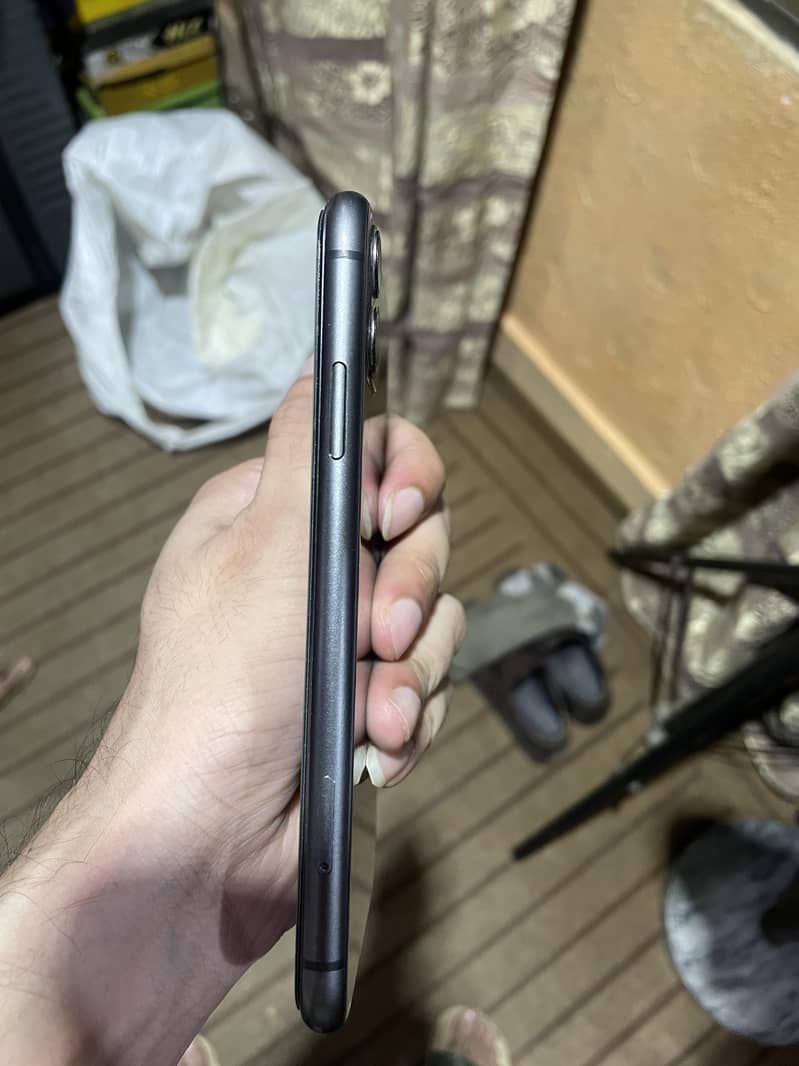 Apple iPhone 11 4