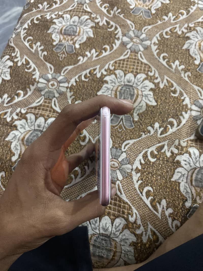 Apple iPhone 7 Plus 0