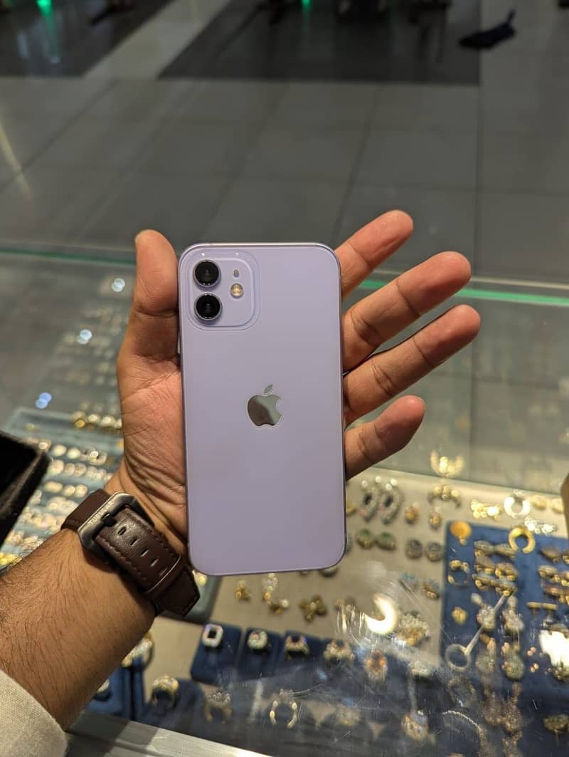 Apple iPhone 12 1