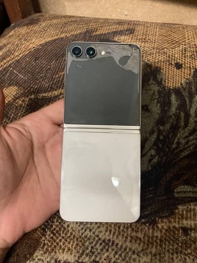Samsung Mobile Z Flip 5 10/10 with original box and cable