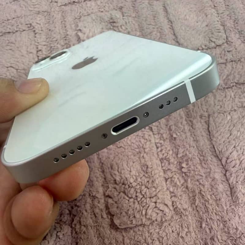 Apple iPhone 13 2
