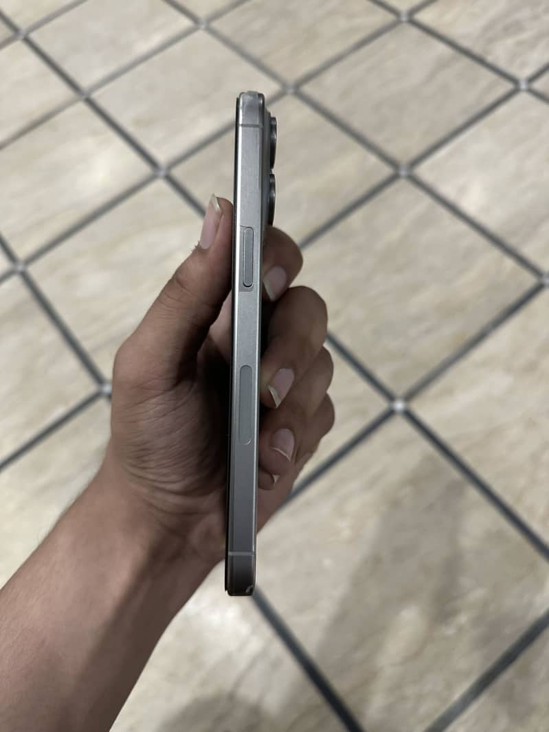 Apple iPhone 15 Pro Max 1