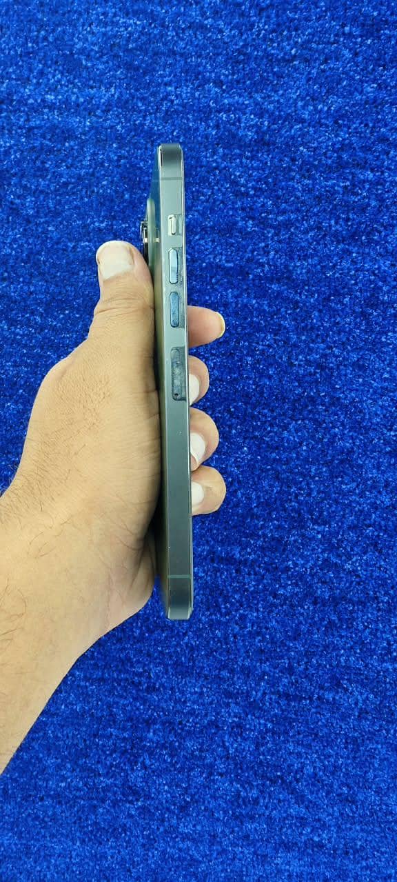 Apple iPhone 13 Pro Max 2