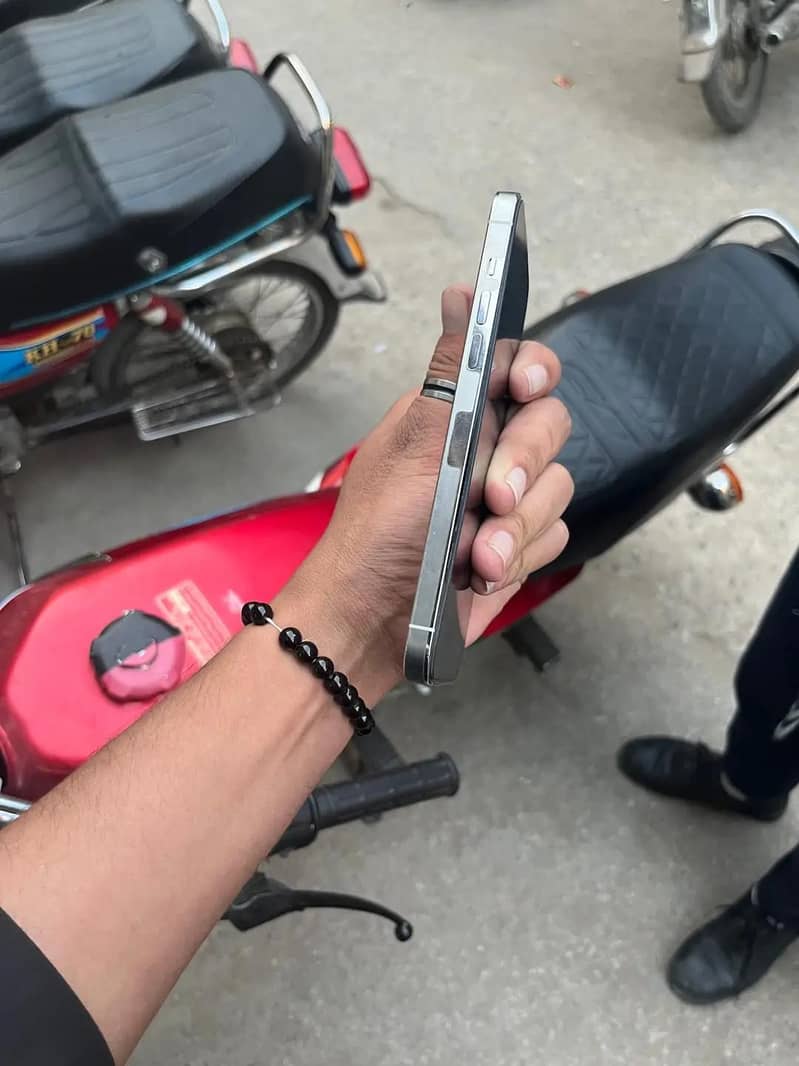Apple iPhone 14 Pro Max 1
