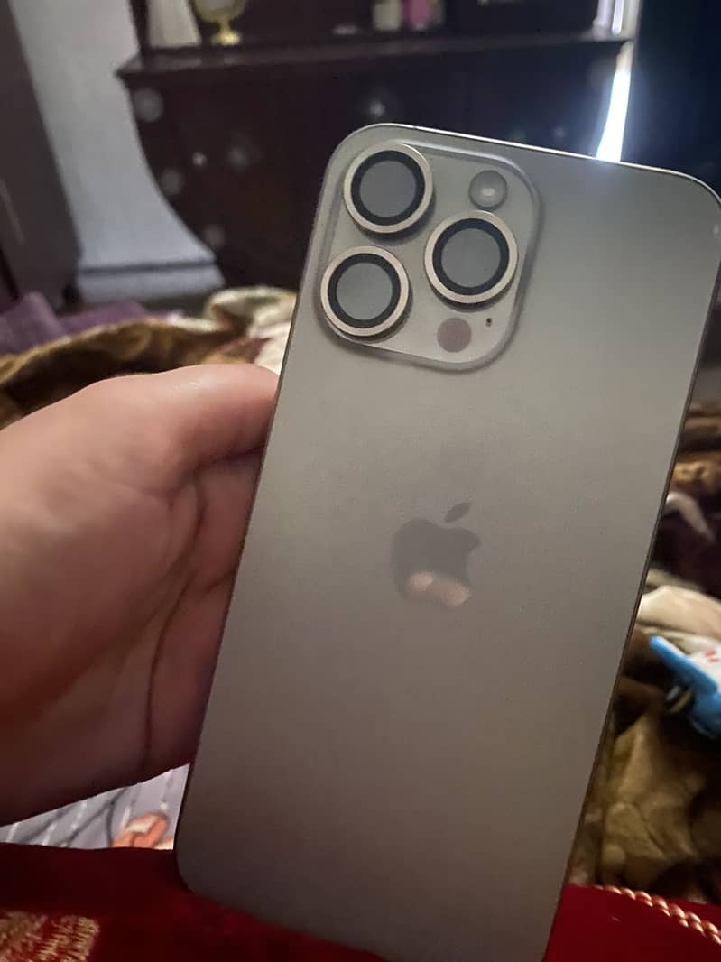 Apple iPhone 15 Pro Max 1