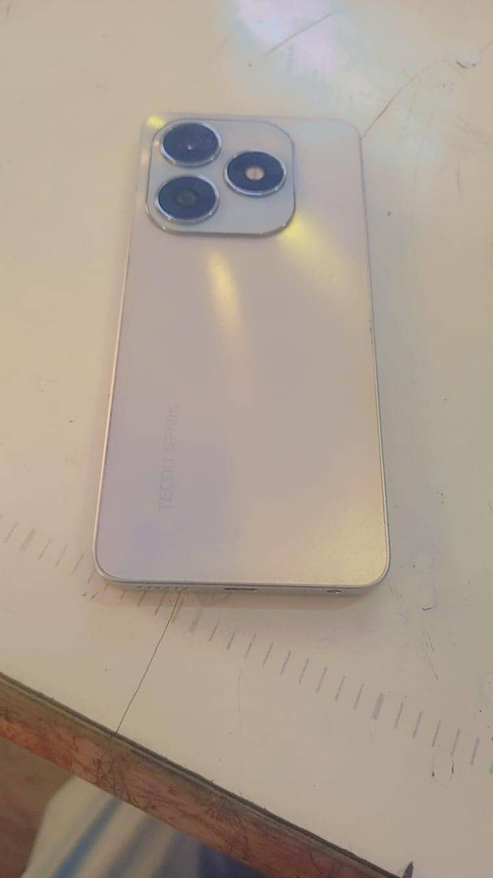 Tecno Spark 20 0