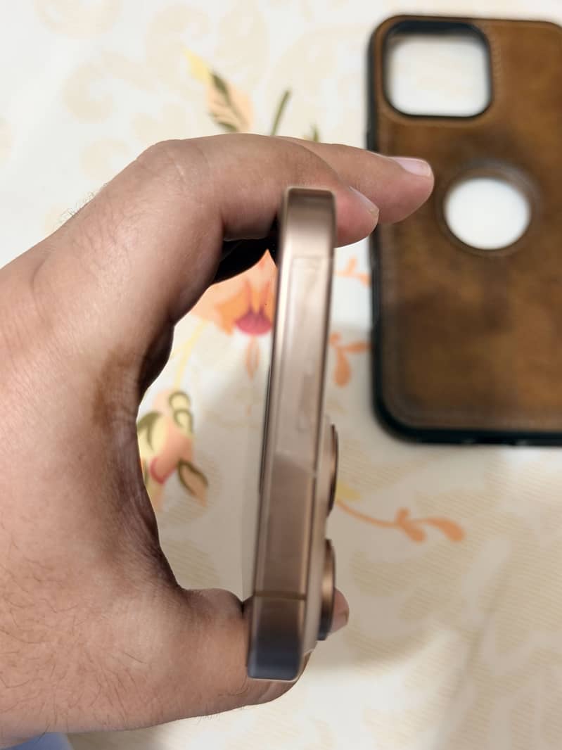 Apple iPhone 16 Pro Max 1