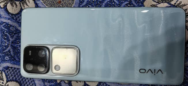 Vivo V30