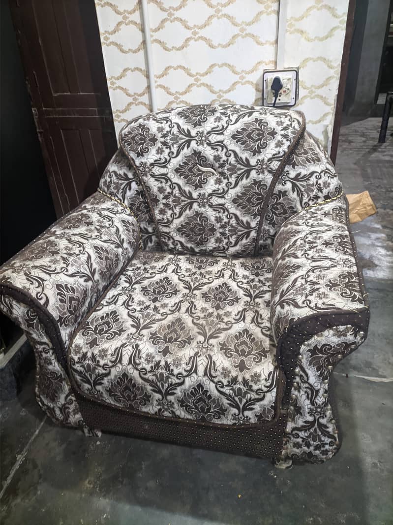 5 seater sofa set good condition 3