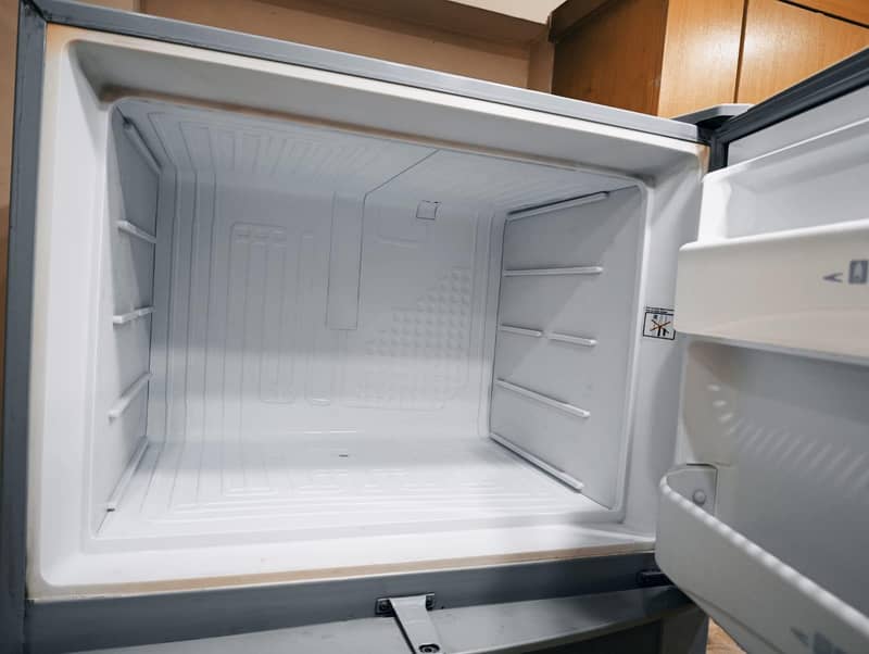 Dawlance Fridge 10/10 Condition 6