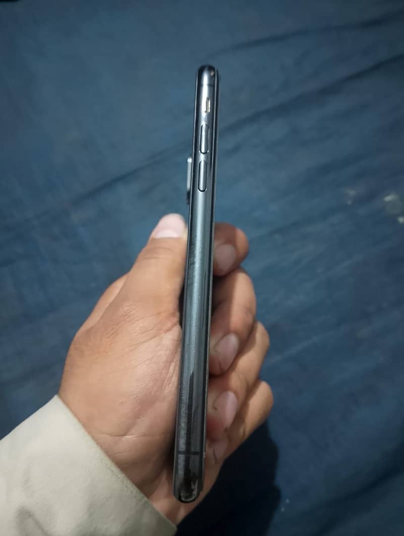 Apple iPhone X 5