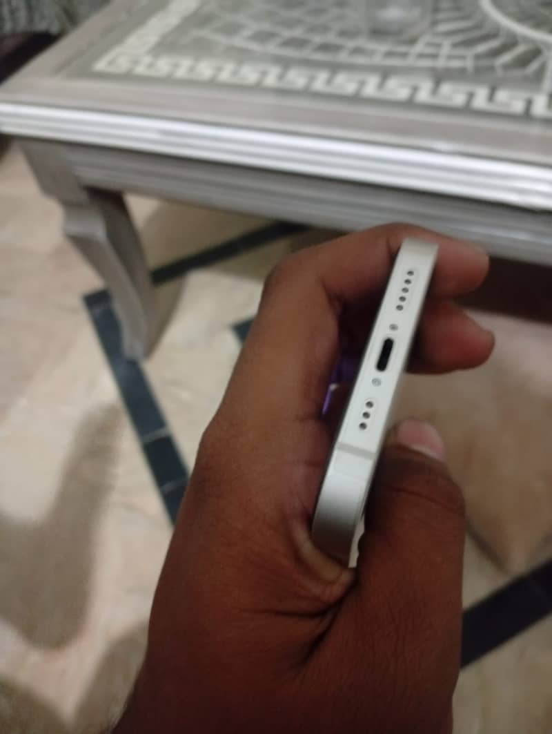 Apple iPhone 13 2