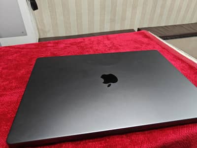 macbook pro m3 pro 16/512