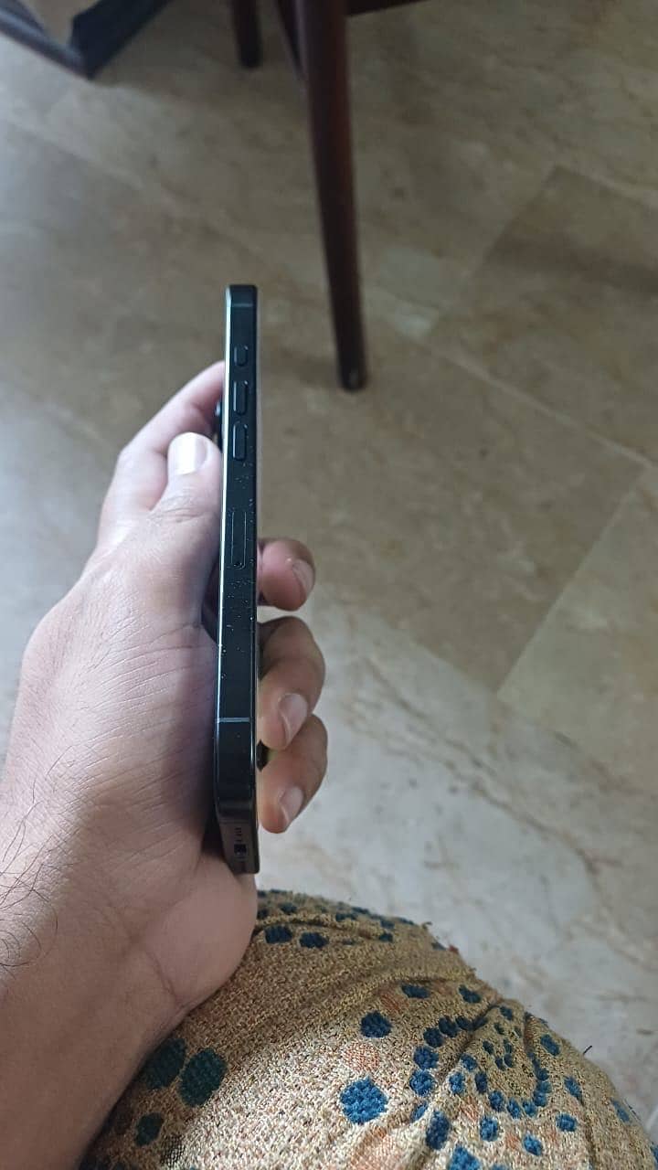 Apple iPhone 16 Pro 1
