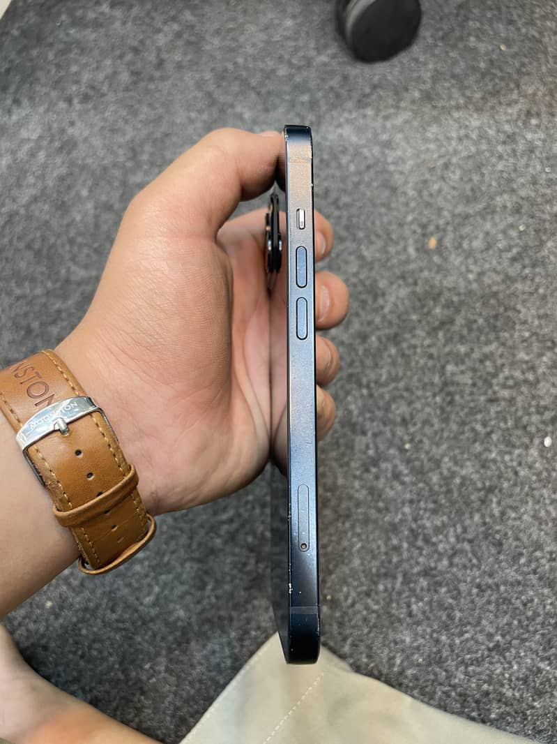 Apple iPhone 13 9