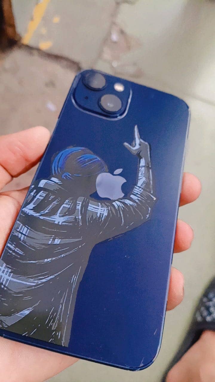 Apple iPhone 13 4
