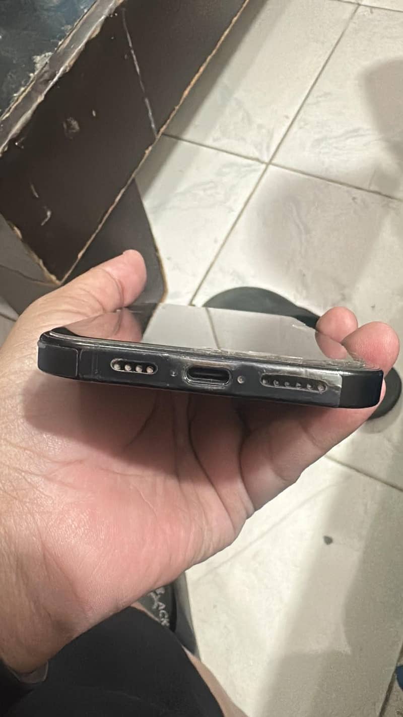 Apple iPhone 16 Pro Max 1